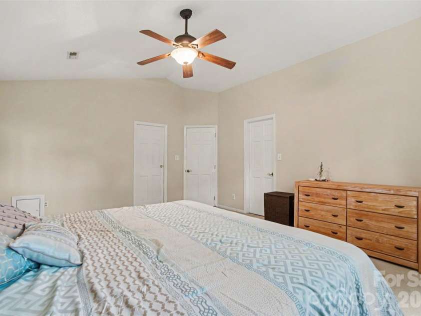 14522 Harbor Estate Road, Charlotte, NC 28278.  MLS# CAR4382259, YatesRealty ID 21853. 