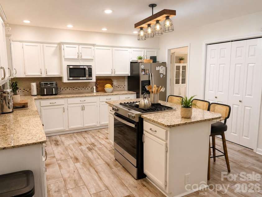 14522 Harbor Estate Road, Charlotte, NC 28278.  MLS# CAR4382259, YatesRealty ID 21853. 