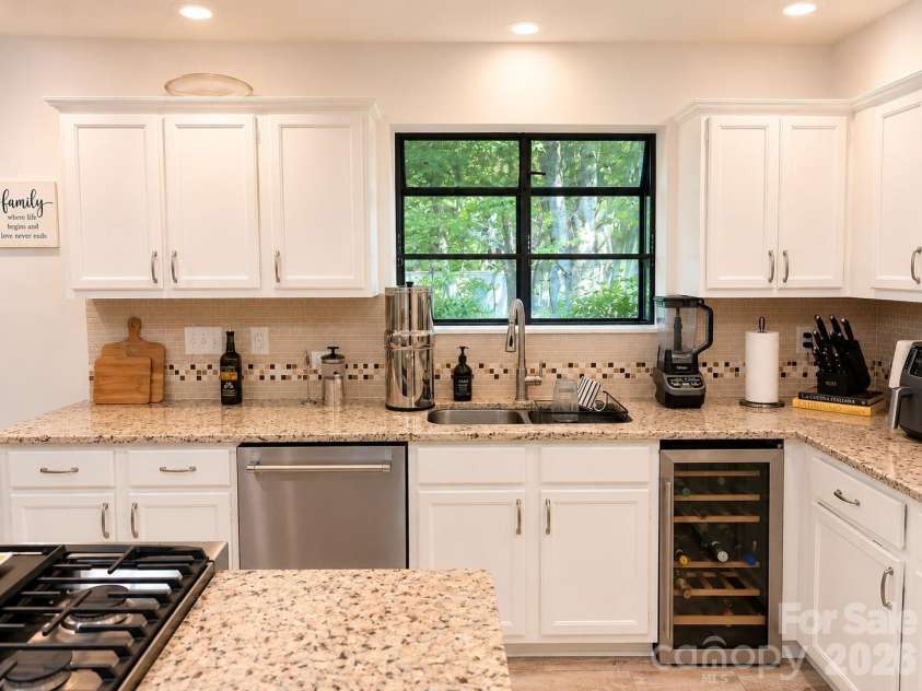 14522 Harbor Estate Road, Charlotte, NC 28278.  MLS# CAR4382259, YatesRealty ID 21853. 