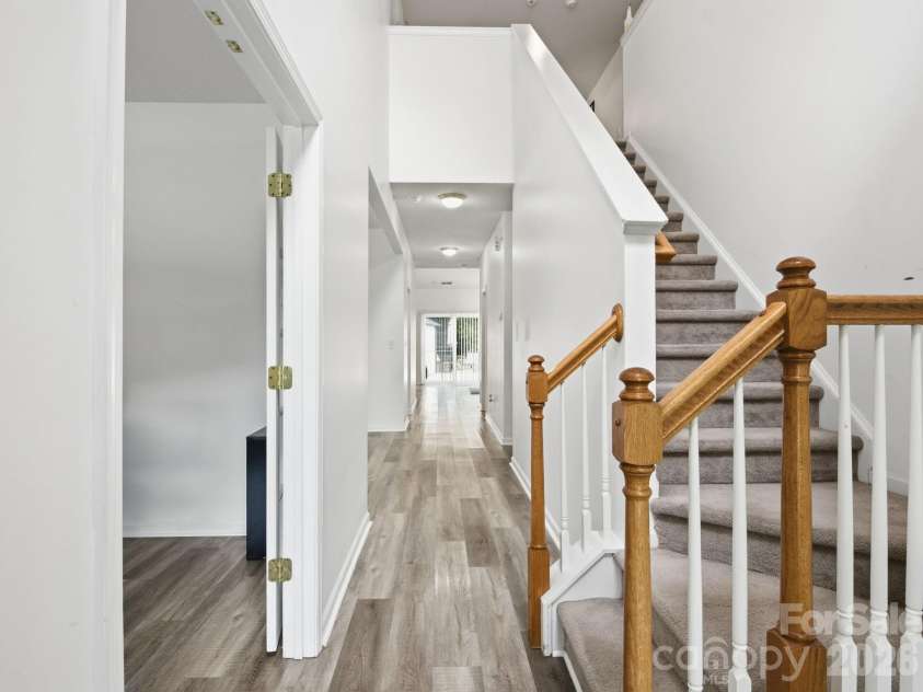1103 Ross Brook Trace, York, SC 29745.  MLS# CAR4378430, YatesRealty ID 21854. Entry way 
