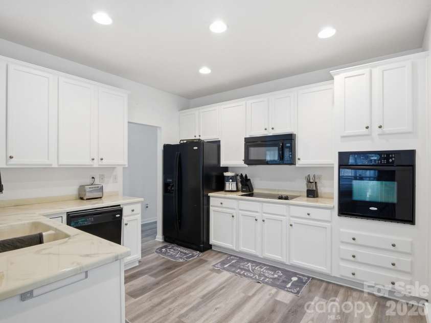 1103 Ross Brook Trace, York, SC 29745.  MLS# CAR4378430, YatesRealty ID 21854. Kitchen