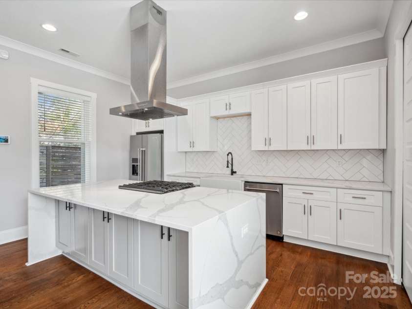 913 Van Every Street, Charlotte, NC 28205.  MLS# CAR4246029, YatesRealty ID 21854. 