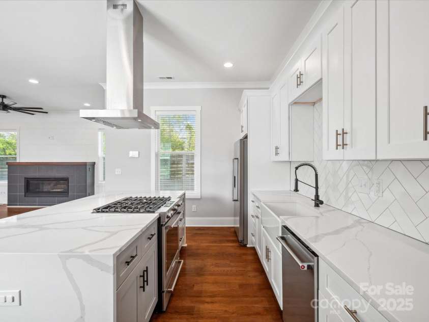 913 Van Every Street, Charlotte, NC 28205.  MLS# CAR4246029, YatesRealty ID 21854. 