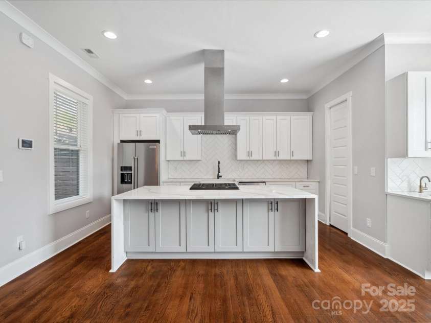 913 Van Every Street, Charlotte, NC 28205.  MLS# CAR4246029, YatesRealty ID 21854. 