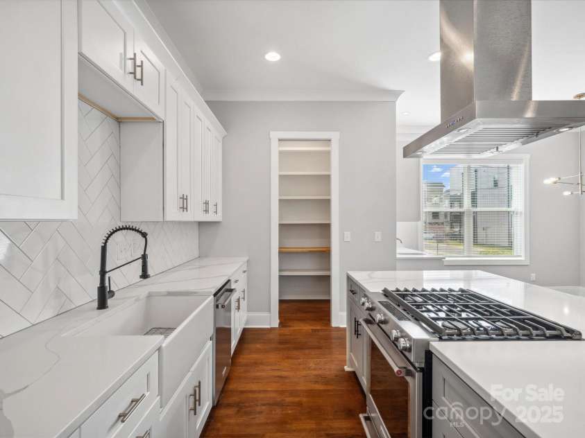 913 Van Every Street, Charlotte, NC 28205.  MLS# CAR4246029, YatesRealty ID 21854. 