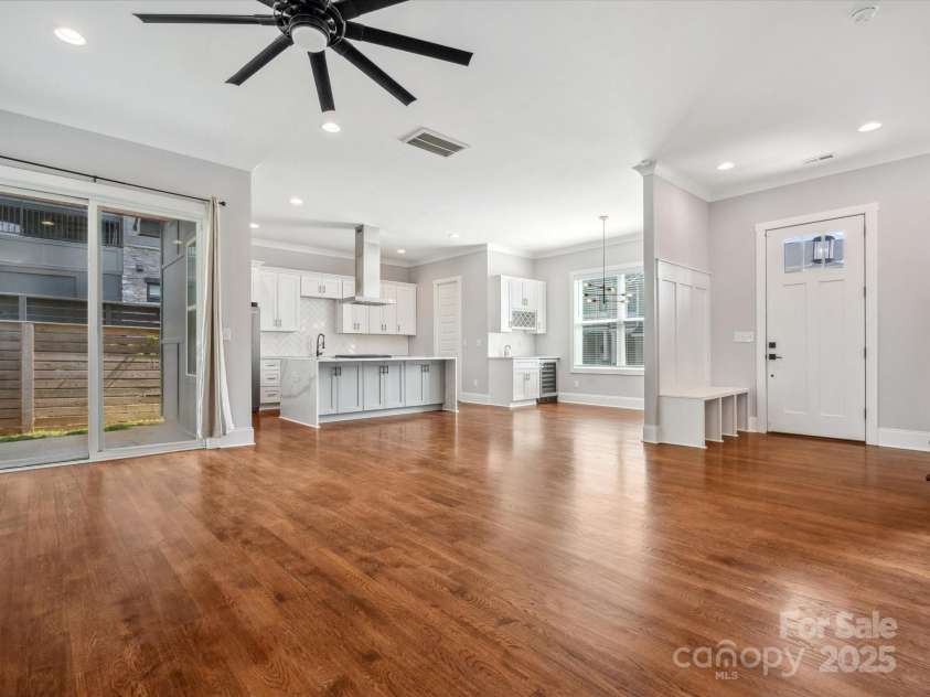 913 Van Every Street, Charlotte, NC 28205.  MLS# CAR4246029, YatesRealty ID 21854. 