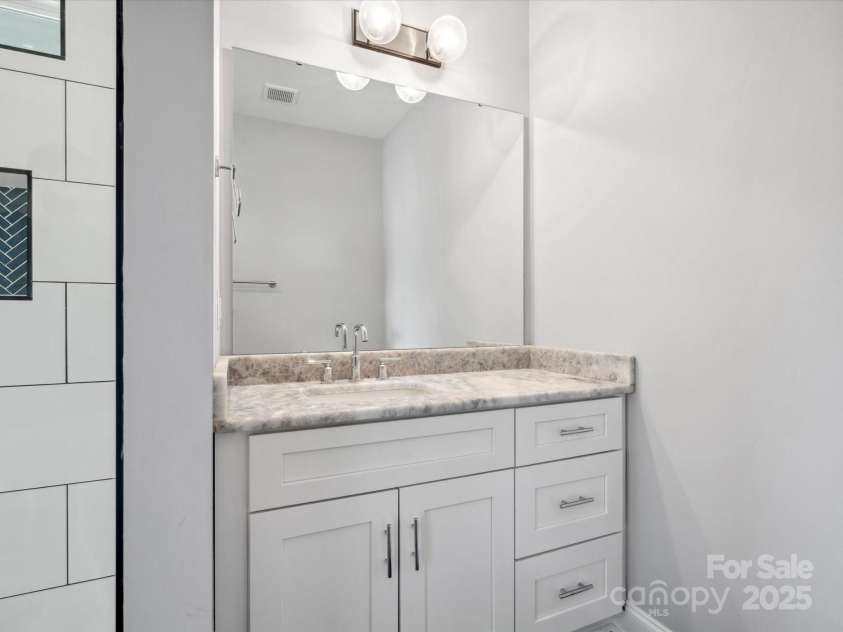 913 Van Every Street, Charlotte, NC 28205.  MLS# CAR4246029, YatesRealty ID 21854. 