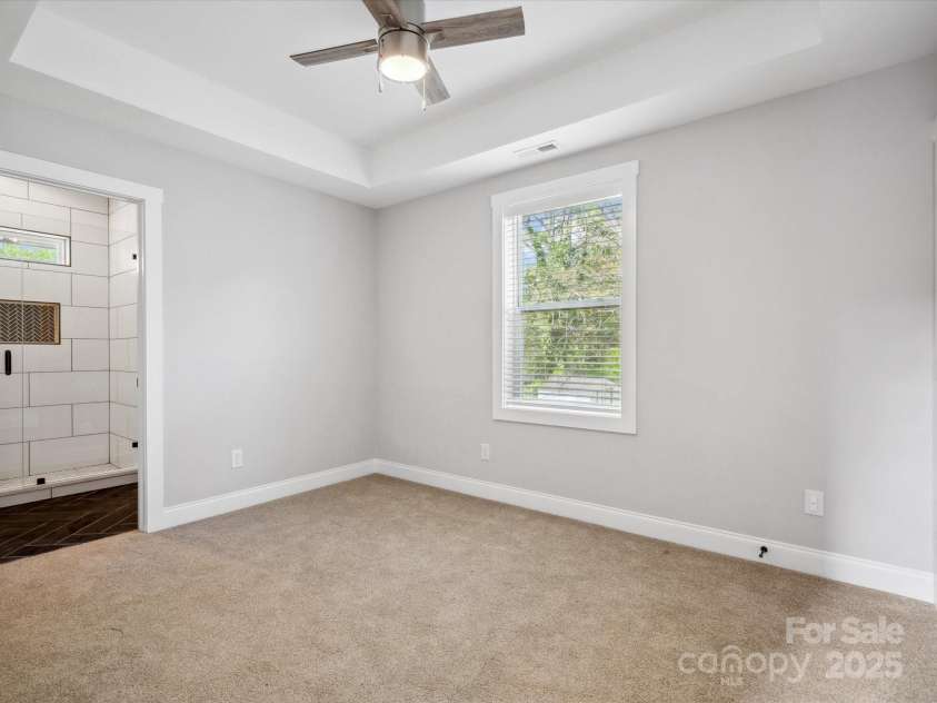 913 Van Every Street, Charlotte, NC 28205.  MLS# CAR4246029, YatesRealty ID 21854. 