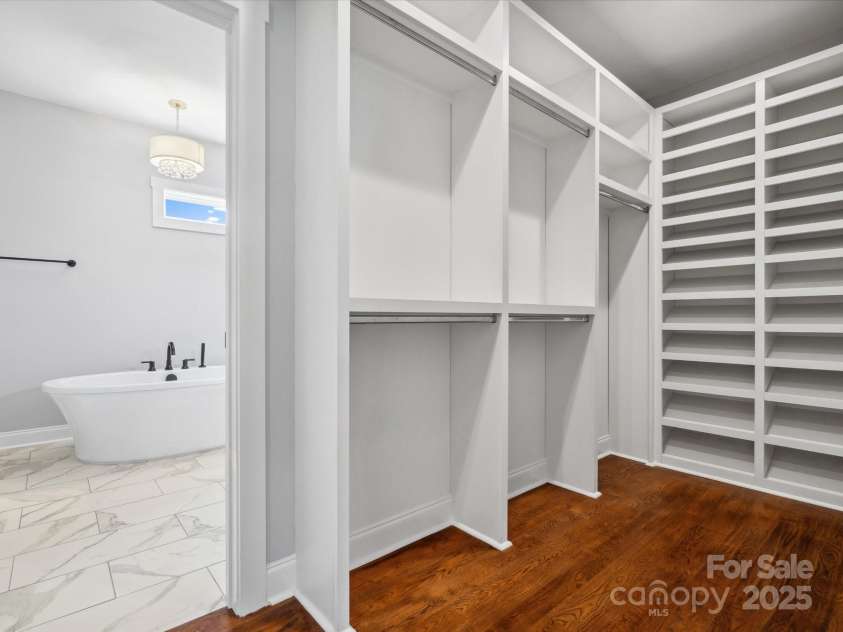 913 Van Every Street, Charlotte, NC 28205.  MLS# CAR4246029, YatesRealty ID 21854. 