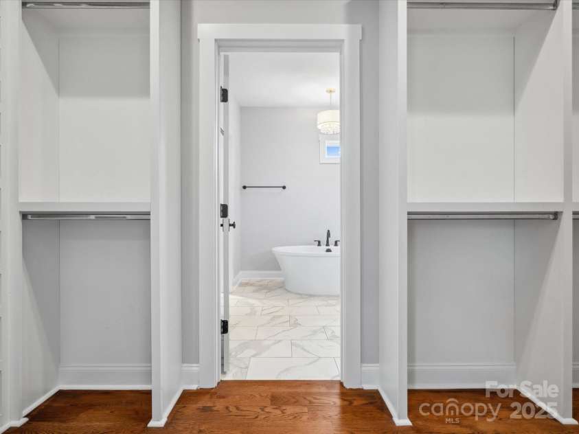 913 Van Every Street, Charlotte, NC 28205.  MLS# CAR4246029, YatesRealty ID 21854. 