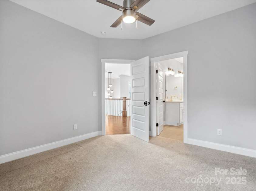 913 Van Every Street, Charlotte, NC 28205.  MLS# CAR4246029, YatesRealty ID 21854. 