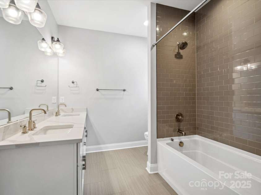 913 Van Every Street, Charlotte, NC 28205.  MLS# CAR4246029, YatesRealty ID 21854. 