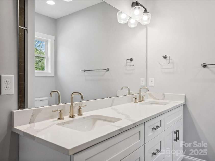 913 Van Every Street, Charlotte, NC 28205.  MLS# CAR4246029, YatesRealty ID 21854. 