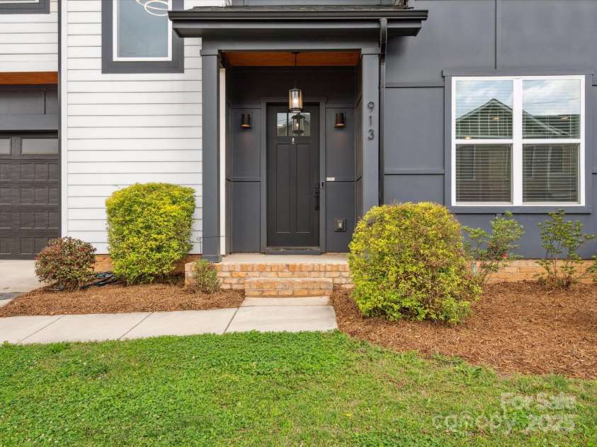 913 Van Every Street, Charlotte, NC 28205.  MLS# CAR4246029, YatesRealty ID 21854. 