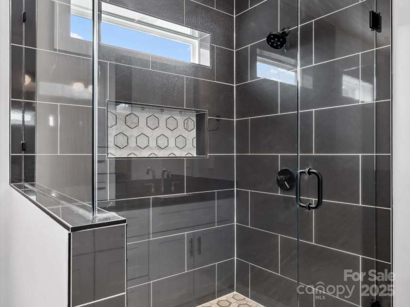 913 Van Every Street, Charlotte, NC 28205.  MLS# CAR4246029, YatesRealty ID 21854. Primary Bathroom