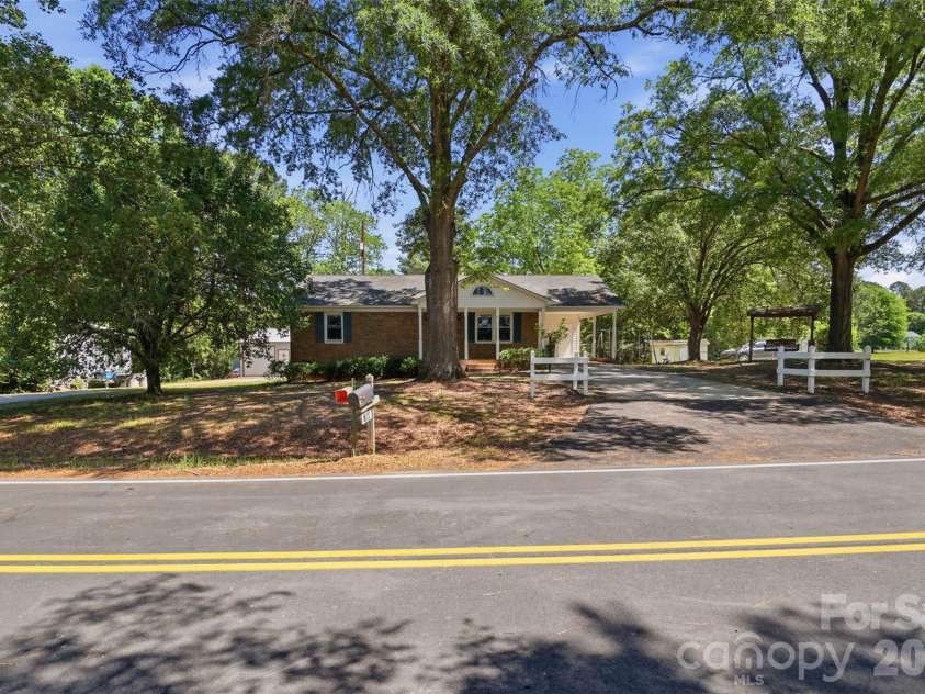 2068 Knight Road, Lancaster, SC 29720.  MLS# CAR4378905, YatesRealty ID 21855. 