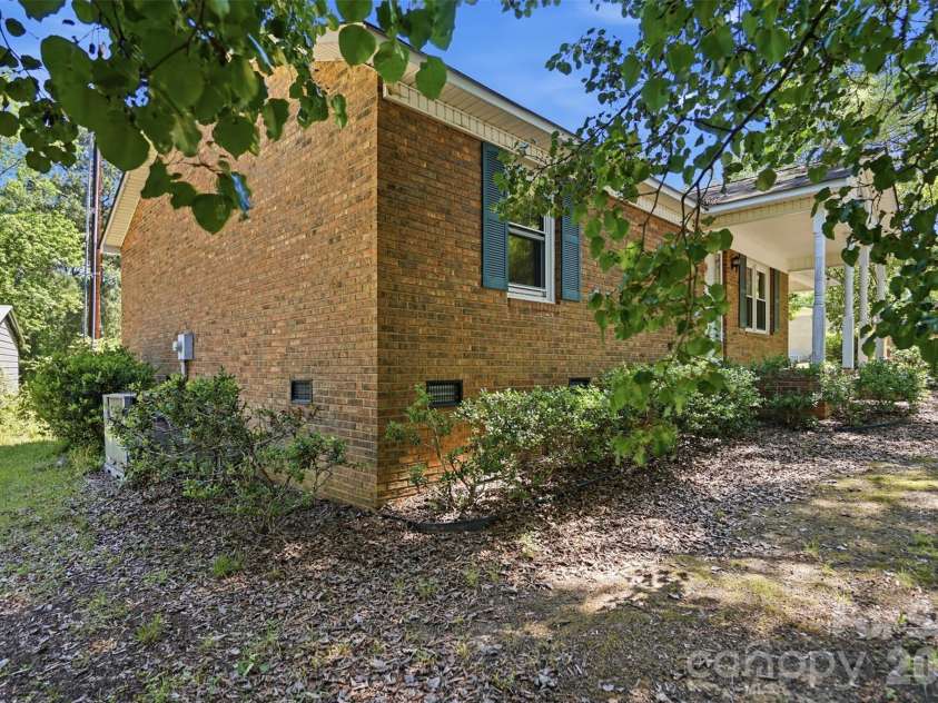 2068 Knight Road, Lancaster, SC 29720.  MLS# CAR4378905, YatesRealty ID 21855. 