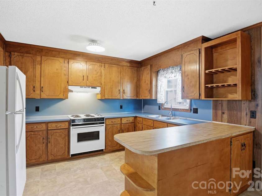 2068 Knight Road, Lancaster, SC 29720.  MLS# CAR4378905, YatesRealty ID 21855. 