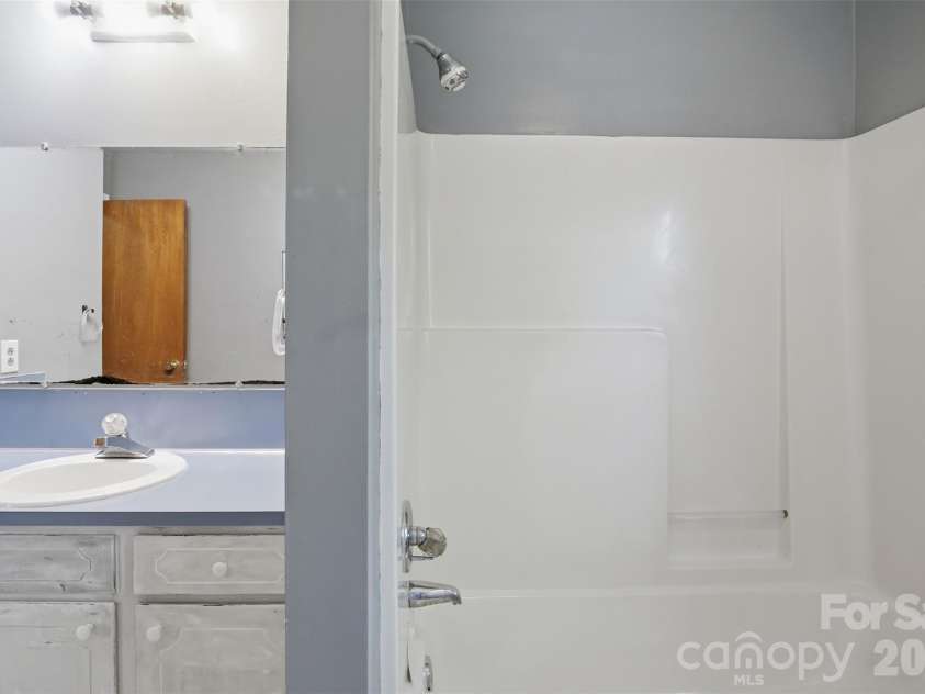 2068 Knight Road, Lancaster, SC 29720.  MLS# CAR4378905, YatesRealty ID 21855. 