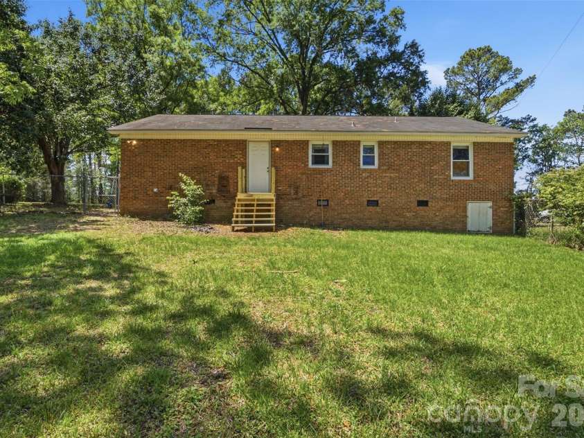 2068 Knight Road, Lancaster, SC 29720.  MLS# CAR4378905, YatesRealty ID 21855. 