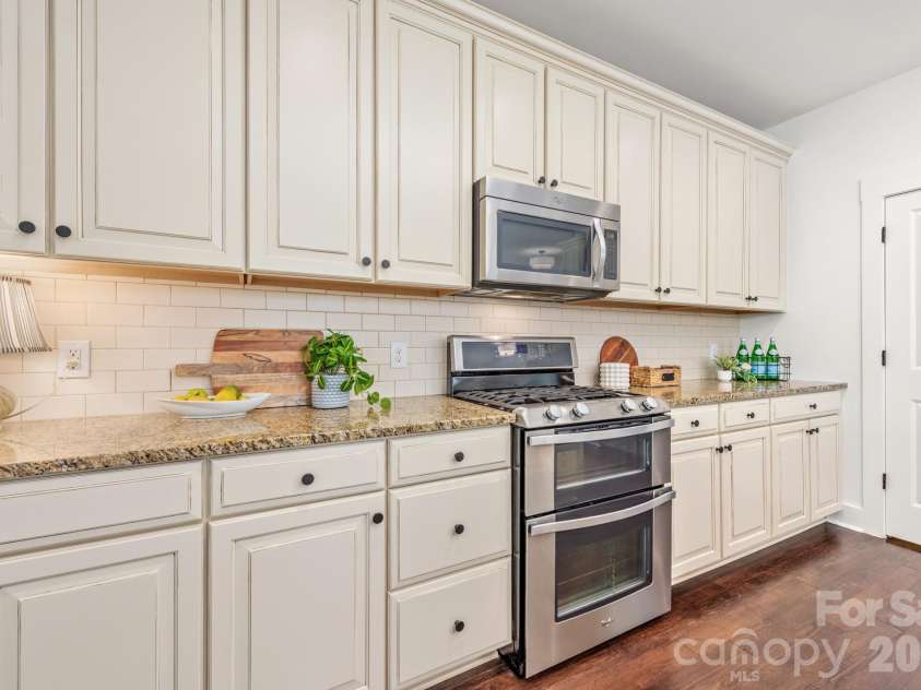 2318 Woodward Avenue, Charlotte, NC 28206.  MLS# CAR4371509, YatesRealty ID 21857. 