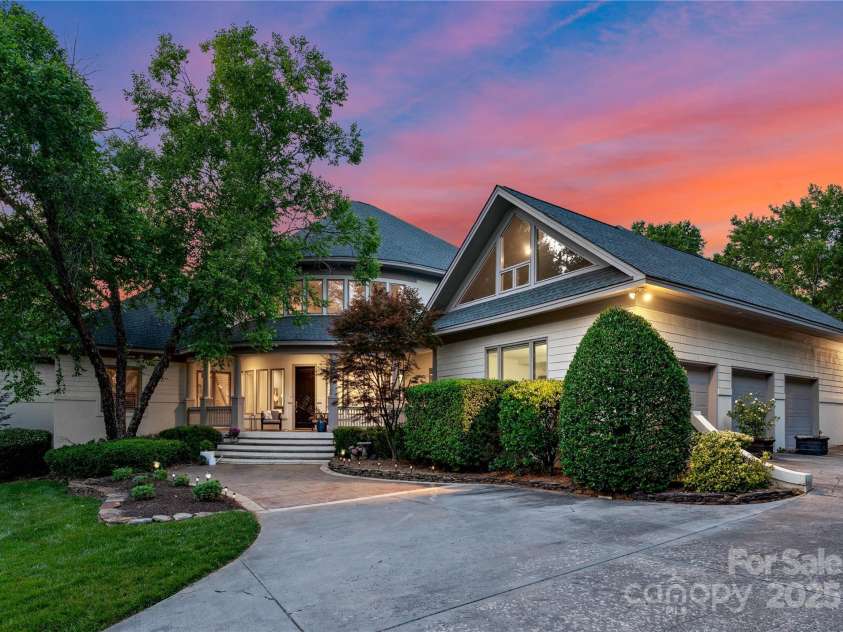 8813 Covey Rise Court, Charlotte, NC 28226.  MLS# CAR4264626, YatesRealty ID 21857. 