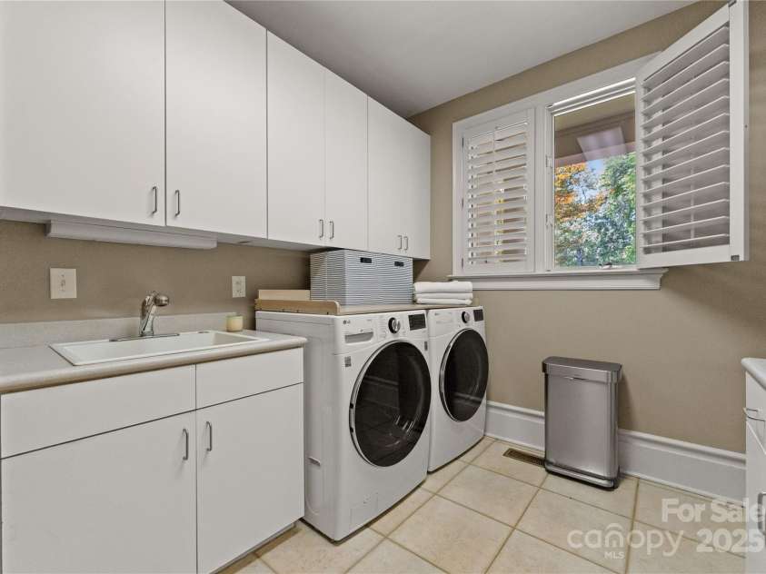 8813 Covey Rise Court, Charlotte, NC 28226.  MLS# CAR4264626, YatesRealty ID 21857. 