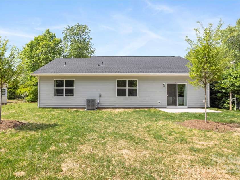 5404 Maplewood Lane, Charlotte, NC 28227.  MLS# CAR4225400, YatesRealty ID 21859. 