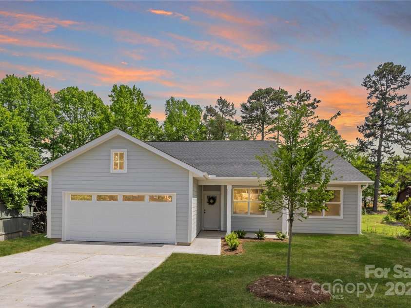 5404 Maplewood Lane, Charlotte, NC 28227.  MLS# CAR4225400, YatesRealty ID 21859. 