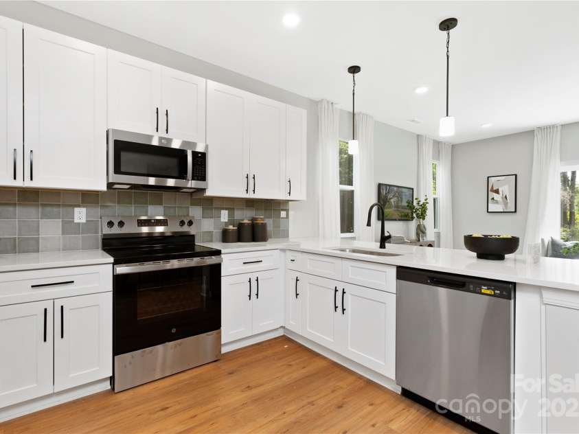 5404 Maplewood Lane, Charlotte, NC 28227.  MLS# CAR4225400, YatesRealty ID 21859. 