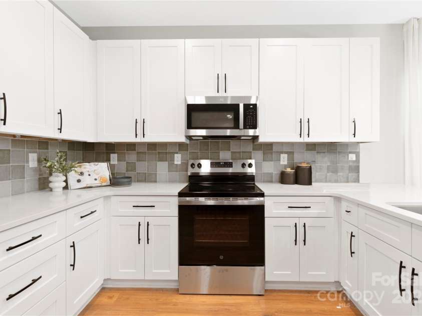 5404 Maplewood Lane, Charlotte, NC 28227.  MLS# CAR4225400, YatesRealty ID 21859. 