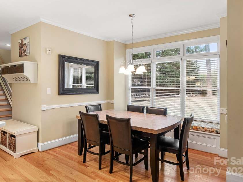 3419 Wylie Meadow Lane, Charlotte, NC 28269.  MLS# CAR4223040, YatesRealty ID 2186. Eat-in breakfast area with a scenic window seat overlooking the backyard