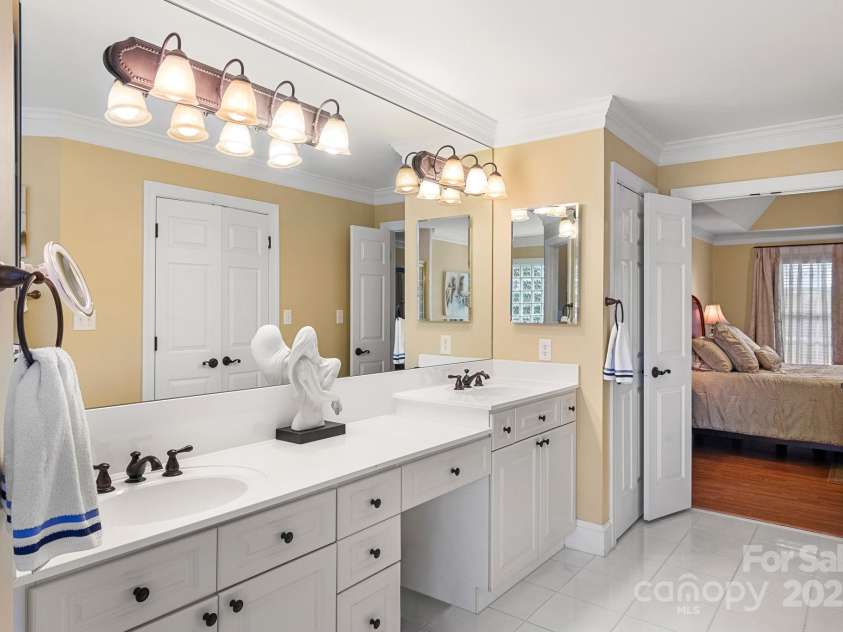 3419 Wylie Meadow Lane, Charlotte, NC 28269.  MLS# CAR4223040, YatesRealty ID 2186. Primary bathroom with double sink
