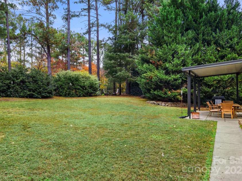 3419 Wylie Meadow Lane, Charlotte, NC 28269.  MLS# CAR4223040, YatesRealty ID 2186. Private yard with mature trees