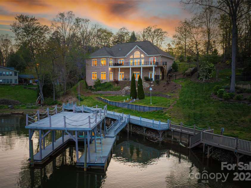 4164 54th Avenue, Hickory, NC 28601.  MLS# CAR4224752, YatesRealty ID 21860. 