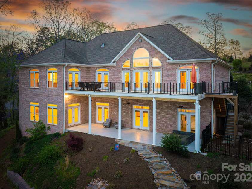 4164 54th Avenue, Hickory, NC 28601.  MLS# CAR4224752, YatesRealty ID 21860. 