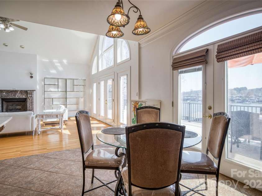 4164 54th Avenue, Hickory, NC 28601.  MLS# CAR4224752, YatesRealty ID 21860. 