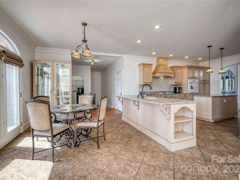 4164 54th Avenue, Hickory, NC 28601.  MLS# CAR4224752, YatesRealty ID 21860. 