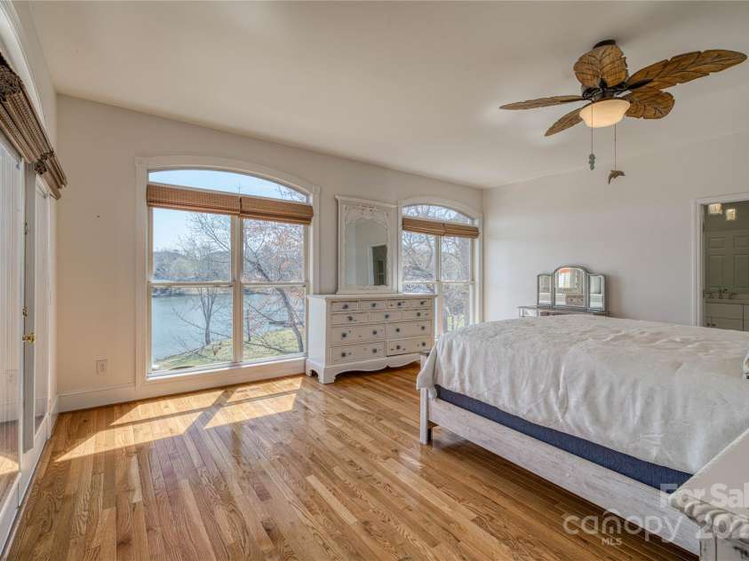 4164 54th Avenue, Hickory, NC 28601.  MLS# CAR4224752, YatesRealty ID 21860. 