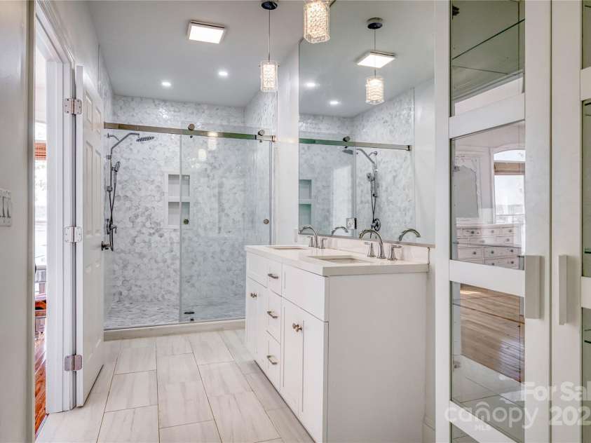 4164 54th Avenue, Hickory, NC 28601.  MLS# CAR4224752, YatesRealty ID 21860. 