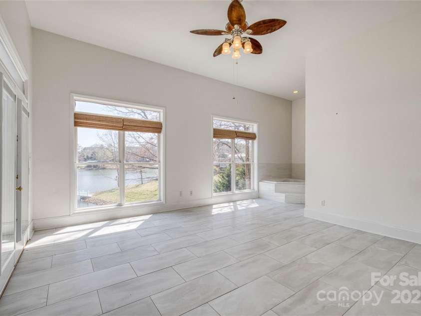 4164 54th Avenue, Hickory, NC 28601.  MLS# CAR4224752, YatesRealty ID 21860. 