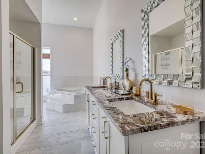 4164 54th Avenue, Hickory, NC 28601.  MLS# CAR4224752, YatesRealty ID 21860. 