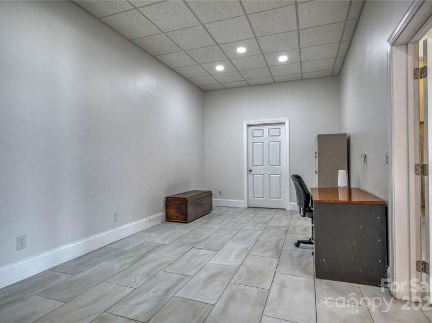 4164 54th Avenue, Hickory, NC 28601.  MLS# CAR4224752, YatesRealty ID 21860. 