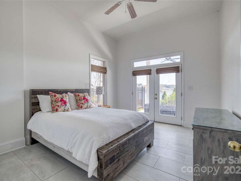 4164 54th Avenue, Hickory, NC 28601.  MLS# CAR4224752, YatesRealty ID 21860. 