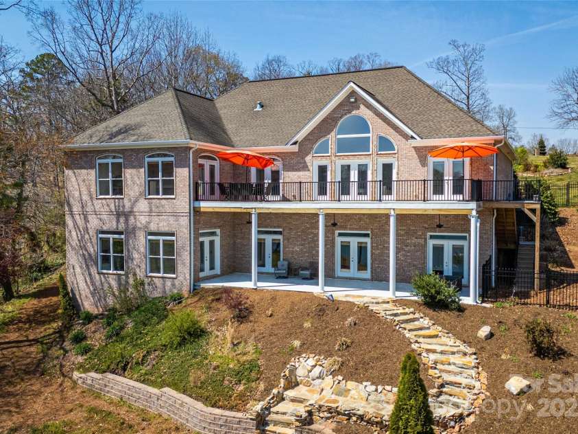 4164 54th Avenue, Hickory, NC 28601.  MLS# CAR4224752, YatesRealty ID 21860. 