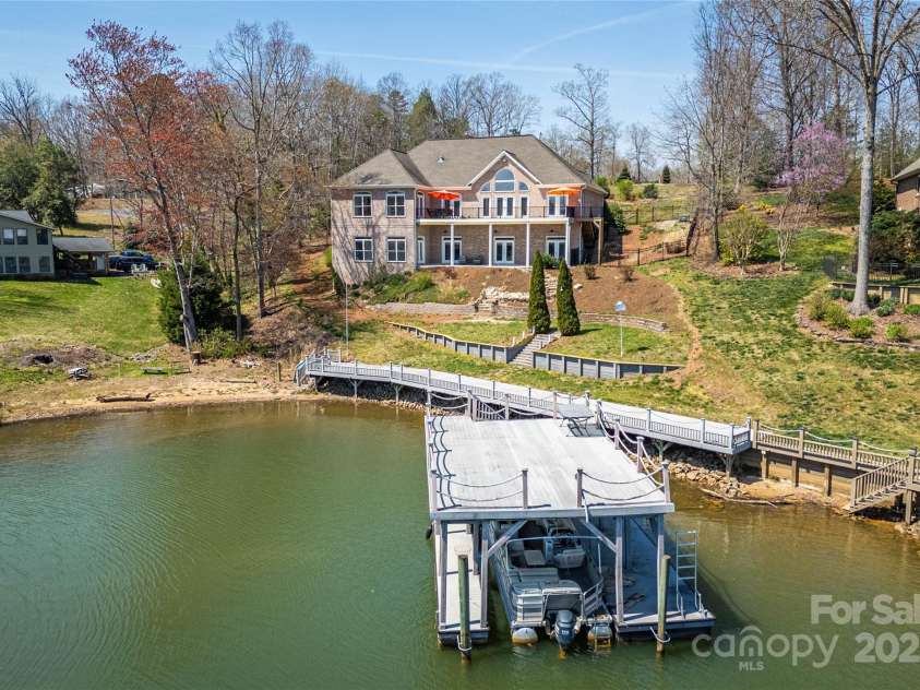 4164 54th Avenue, Hickory, NC 28601.  MLS# CAR4224752, YatesRealty ID 21860. 