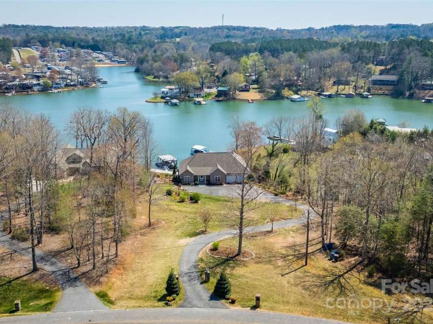 4164 54th Avenue, Hickory, NC 28601.  MLS# CAR4224752, YatesRealty ID 21860. 