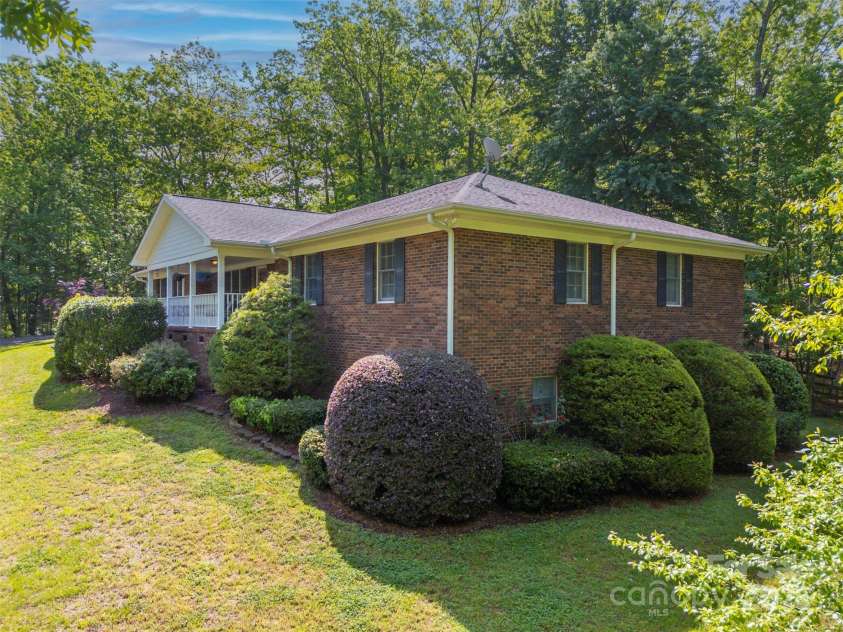 167 Lanier Drive, Landrum, SC 29356.  MLS# CAR4250453, YatesRealty ID 21861. 