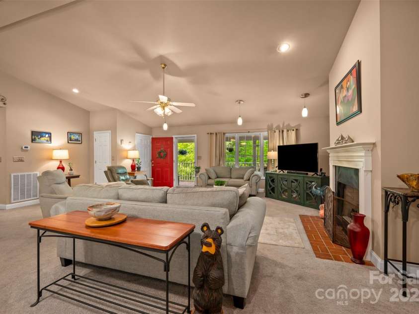 167 Lanier Drive, Landrum, SC 29356.  MLS# CAR4250453, YatesRealty ID 21861. 