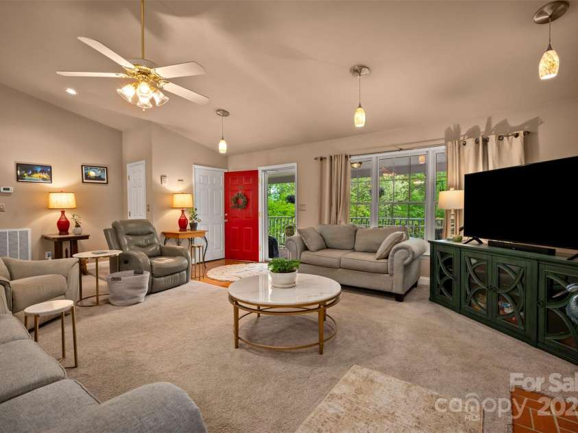 167 Lanier Drive, Landrum, SC 29356.  MLS# CAR4250453, YatesRealty ID 21861. 